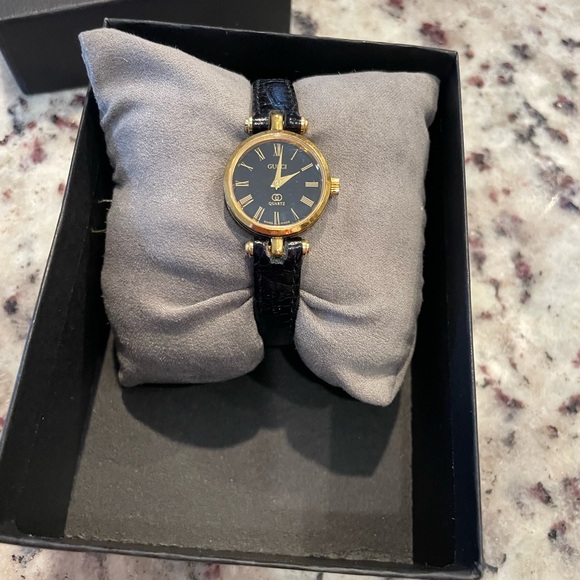 Gucci Ladies Quartz Watch - Picture 9 of 9